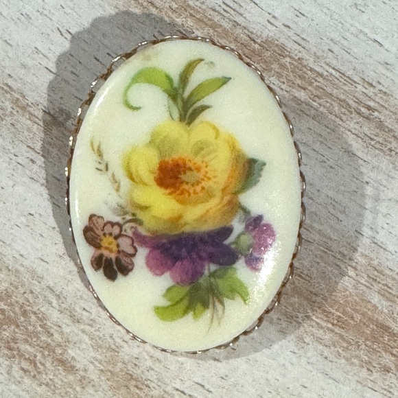 Vintage Estate Womens Glass Floral Brooch Pin Statement Piece Metal Back 1.7” - Picture 3 of 7